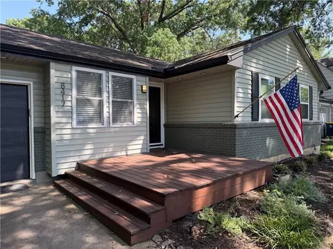 8417 Jarboe St, Kansas City, MO 64114