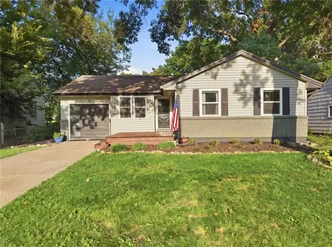 8417 Jarboe St, Kansas City, MO 64114