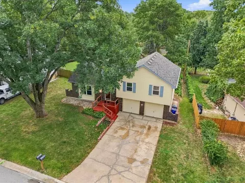 View/Area - 817 E Cothrell St, Olathe, KS 66061 photo 1 of 4