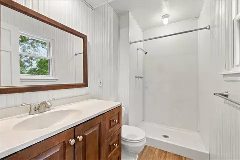 Bath - 817 E Cothrell St, Olathe, KS 66061 photo 2 of 3