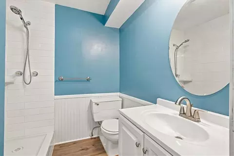 Bath - 817 E Cothrell St, Olathe, KS 66061 photo 3 of 3
