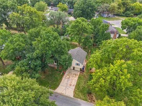 View/Area - 817 E Cothrell St, Olathe, KS 66061 photo 2 of 4