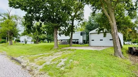 401 N Kenyon St, Albany, MO 64402 photo 3