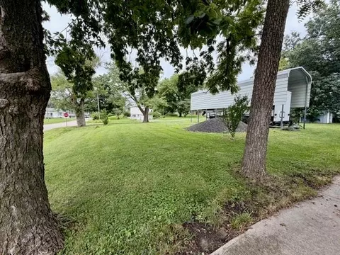 401 N Kenyon St, Albany, MO 64402 photo 2
