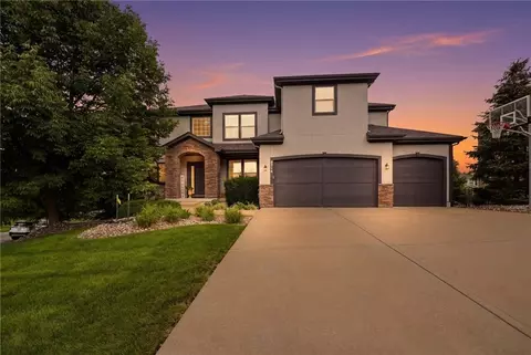 9314 W 163rd Ter, Overland Park, KS 66085