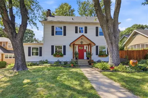 6124 Oak St, Kansas City, MO 64113