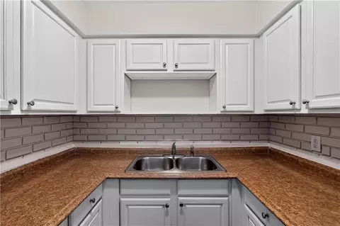 Kitchen - 16703 E 2 St, Independence, MO 64056 photo 4 of 4