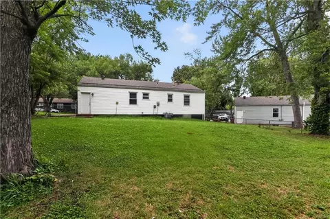 Exterior - 16703 E 2 St, Independence, MO 64056 photo 5 of 6