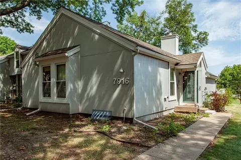 7916 Colony Ln, Lenexa, KS 66215