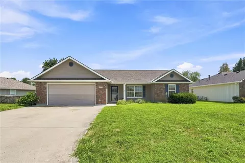 413 Graystone Dr, Grain Valley, MO 64029