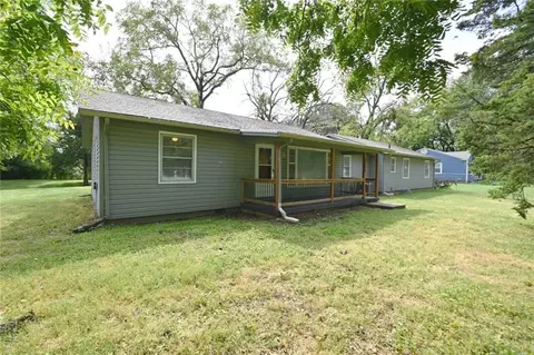 8900 Wayne Ave, Kansas City, MO 64131