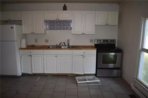 Kitchen - 809 Valley St, Rushville, MO 64484 photo 2 of 5