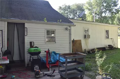 Exterior - 809 Valley St, Rushville, MO 64484 photo 3 of 4