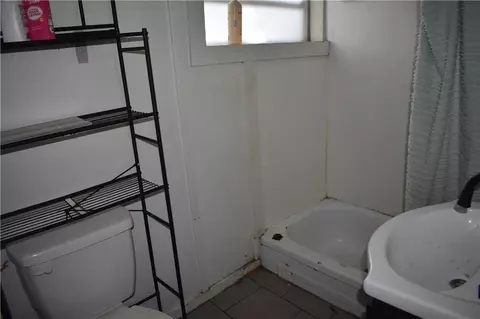 Bath - 809 Valley St, Rushville, MO 64484 photo 1 of 3