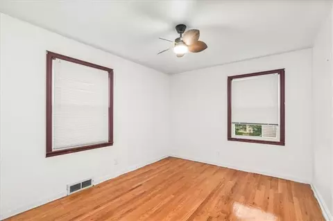 Bedroom - 9610 E 29th Ter, Independence, MO 64052 photo 3 of 3