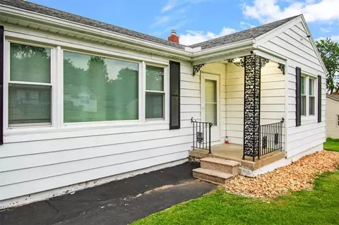 Exterior - 9610 E 29th Ter, Independence, MO 64052 photo 3 of 14