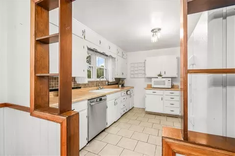 Kitchen - 9610 E 29th Ter, Independence, MO 64052 photo 1 of 4