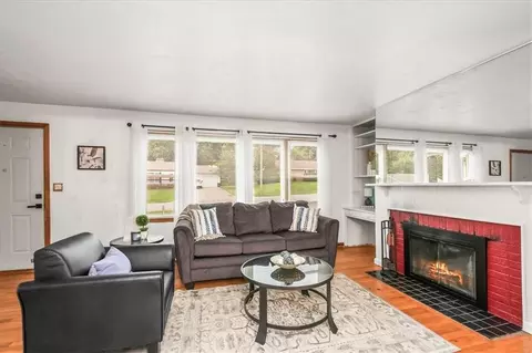 Living - 9610 E 29th Ter, Independence, MO 64052 photo 1 of 2