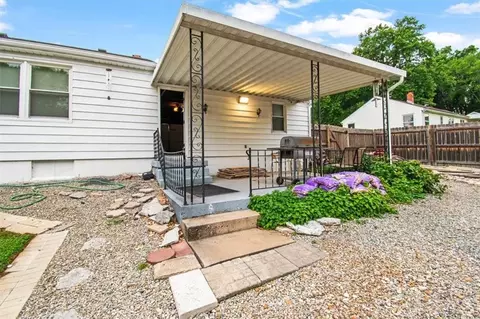 Exterior - 9610 E 29th Ter, Independence, MO 64052 photo 9 of 14