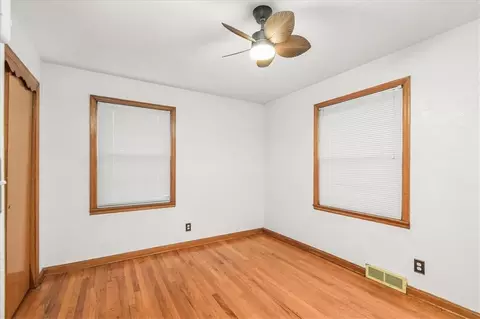 Bedroom - 9610 E 29th Ter, Independence, MO 64052 photo 2 of 3
