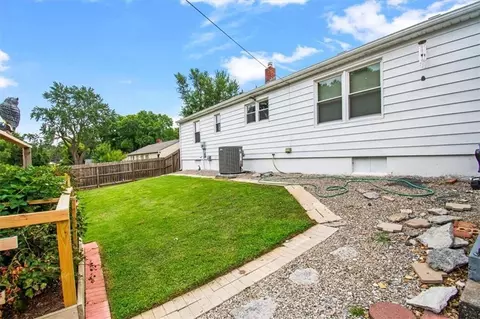 Exterior - 9610 E 29th Ter, Independence, MO 64052 photo 11 of 14