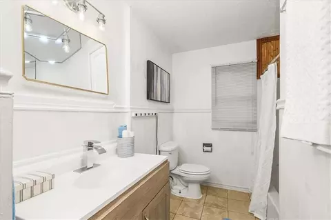 Bath - 9610 E 29th Ter, Independence, MO 64052 photo 1 of 1