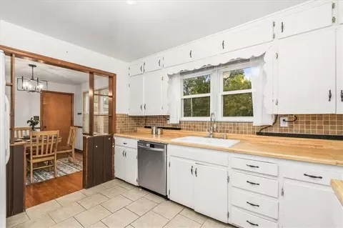 Kitchen - 9610 E 29th Ter, Independence, MO 64052 photo 4 of 4