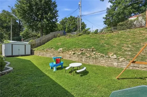 Exterior - 1018 S Appleton Ave, Independence, MO 64053 photo 9 of 10