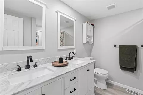 Bath - 1018 S Appleton Ave, Independence, MO 64053 photo 1 of 1