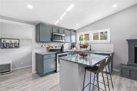 Kitchen - 1018 S Appleton Ave, Independence, MO 64053 photo 2 of 5