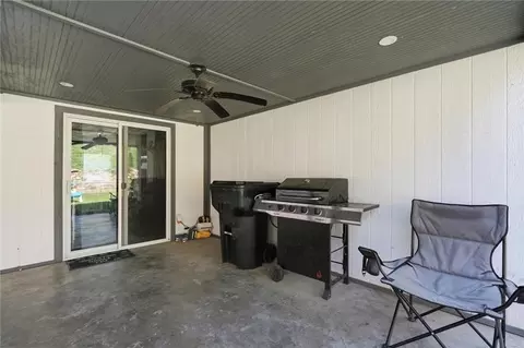 Exterior - 1018 S Appleton Ave, Independence, MO 64053 photo 4 of 10