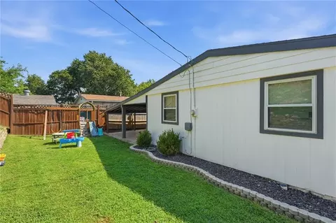 Exterior - 1018 S Appleton Ave, Independence, MO 64053 photo 7 of 10