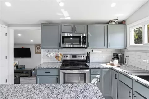 Kitchen - 1018 S Appleton Ave, Independence, MO 64053 photo 3 of 5