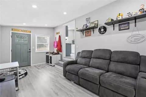 Entry Way - 1018 S Appleton Ave, Independence, MO 64053 photo 1 of 1