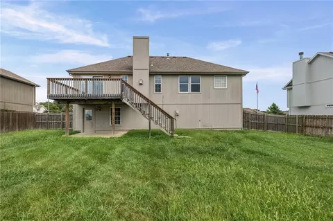 Exterior - 712 S Sunset Ln, Raymore, MO 64083 photo 6 of 8