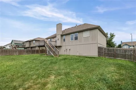 Exterior - 712 S Sunset Ln, Raymore, MO 64083 photo 7 of 8