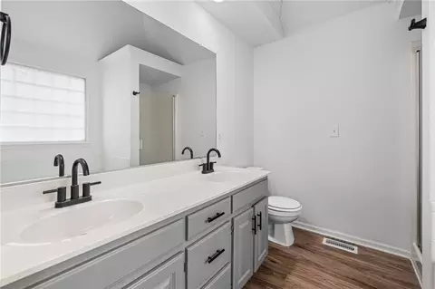Bath - 712 S Sunset Ln, Raymore, MO 64083 photo 2 of 4