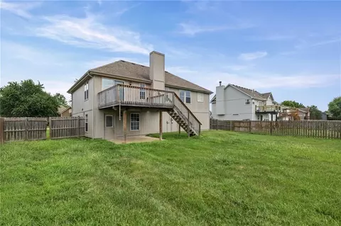 Exterior - 712 S Sunset Ln, Raymore, MO 64083 photo 5 of 8