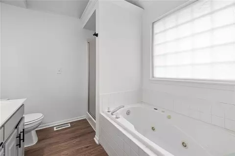 Bath - 712 S Sunset Ln, Raymore, MO 64083 photo 3 of 4