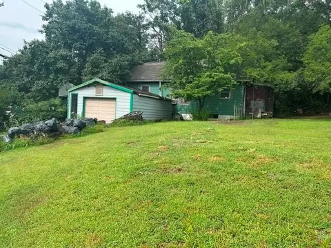 Exterior - 8840 E Wilson Rd, Independence, MO 64053 photo 2 of 2