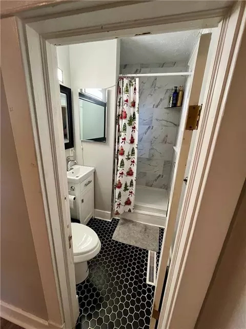 Bath - 431 N Eubank St, Independence, MO 64050 photo 1 of 1