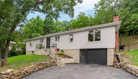 170 W Terrace Trail St, Lake Quivira, KS 66217
