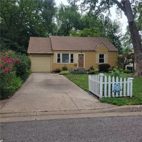 4813 Canterbury St, Roeland Park, KS 66205