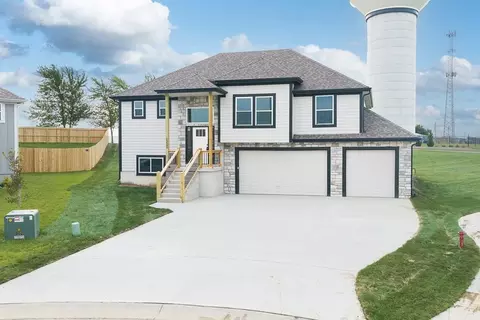 15589 Sheridan Ct, Basehor, KS 66007
