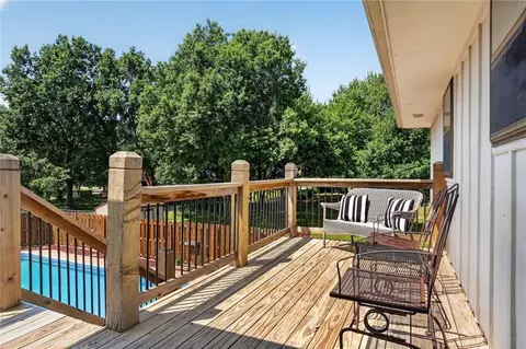 Exterior - 408 E Walnut St, Odessa, MO 64076 photo 4 of 8