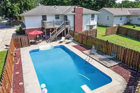 Exterior - 408 E Walnut St, Odessa, MO 64076 photo 2 of 8