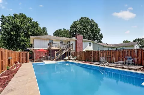 Exterior - 408 E Walnut St, Odessa, MO 64076 photo 6 of 8