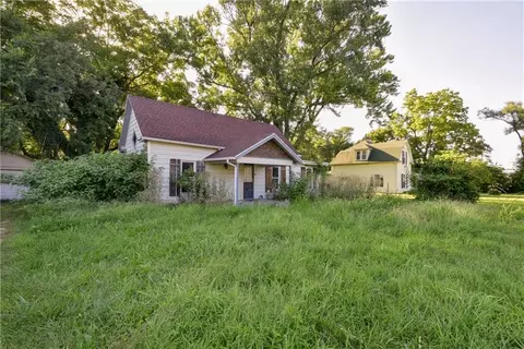 Exterior - 407 S Clarke Ave, Clever, MO 65631 photo 4 of 4