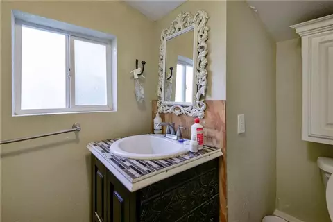 Bath - 407 S Clarke Ave, Clever, MO 65631 photo 2 of 2
