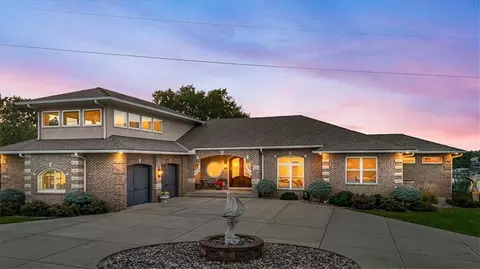 113 Lighthouse Pt, Gallatin, MO 64640